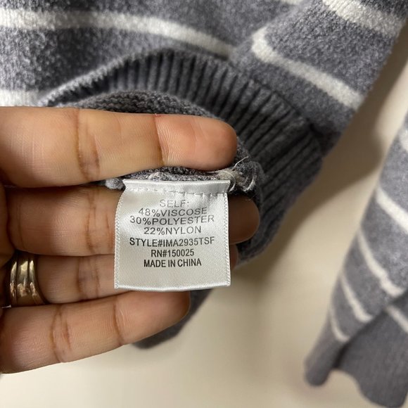 Women's Emory Park Long Sleeve V-Neck Gray White Stripe Sweater  | L - Picture 3 of 5